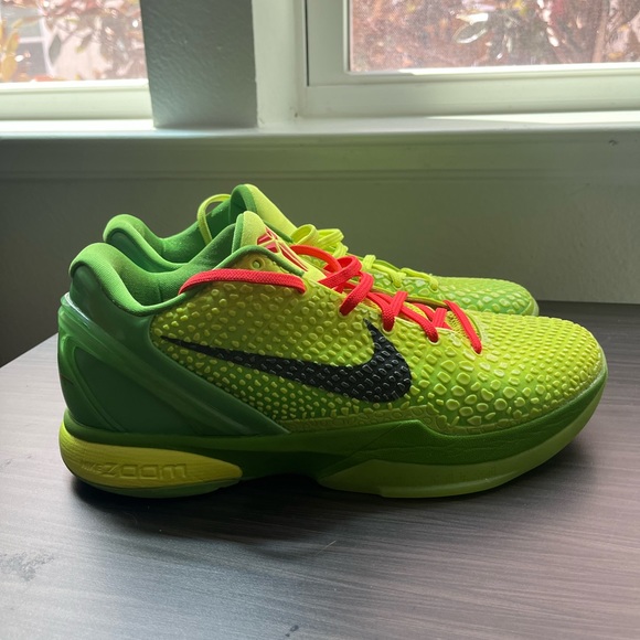 Kobe Grinches main image 5